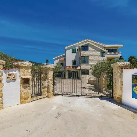 In With House Sea View Τρογκίρ