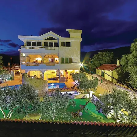 Holiday home In With House Sea View